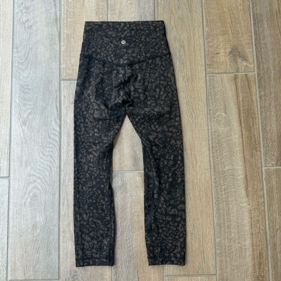 Lululemon Women’s Align Crop Leggings Wild Thing Camo 21” Size 2 - Picture 5 of 7